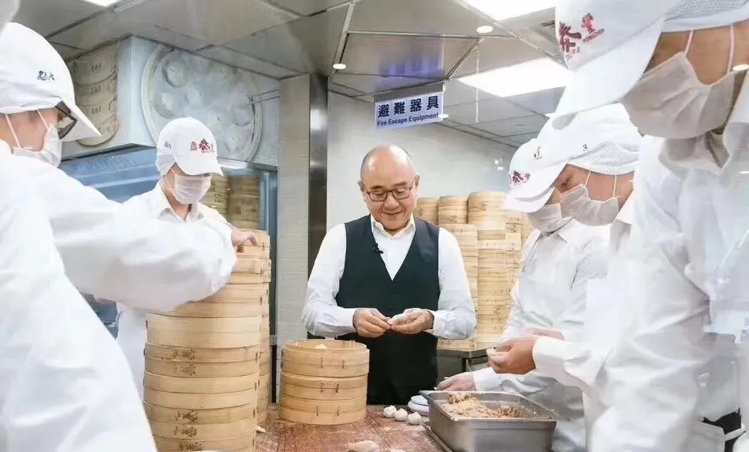 中国餐饮产业品牌大会发布两项新标准推动中餐标准化(图1)