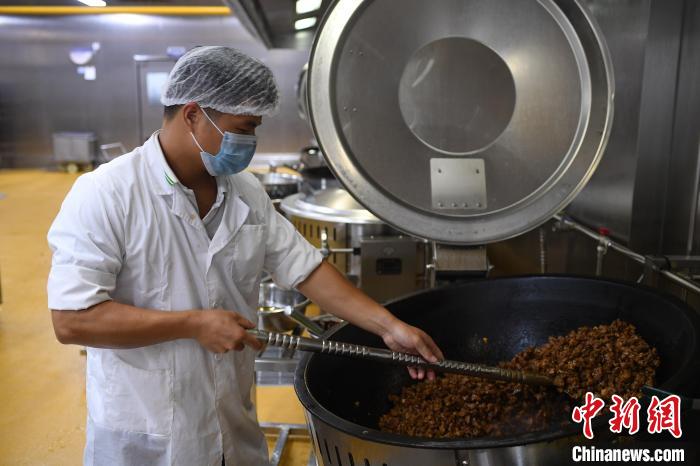 2026年4月智能炒菜机器人厂家推荐指南：餐饮连锁智能炒菜机商用器人滚筒式全自动设备公司优选！(图1)